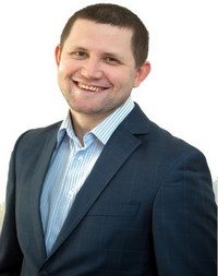 Имплантолог Владимир Шелег